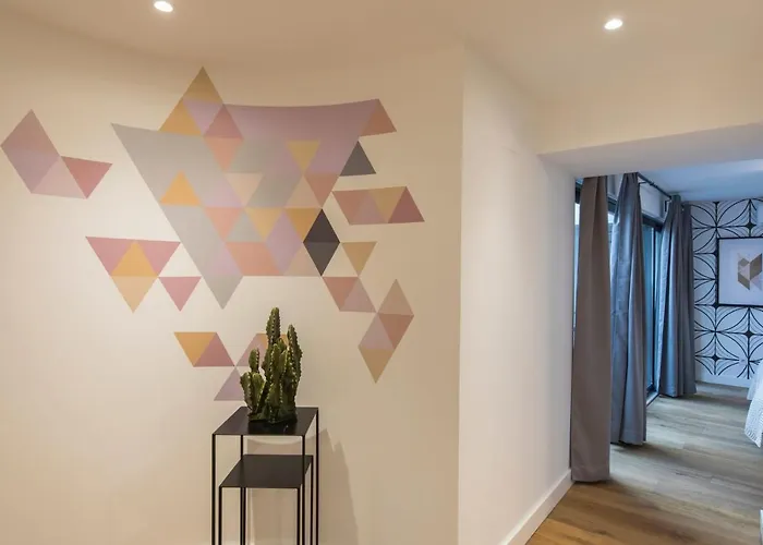 Modern And Colourful Flat In Graca By Lovelystay Apartment *