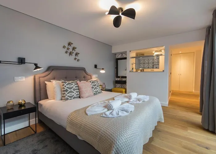 Modern And Colourful Flat In Graca By Lovelystay Lissabon
