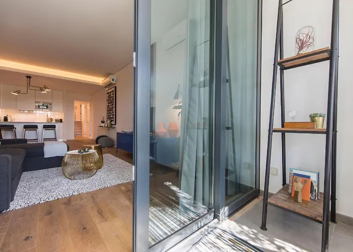 Modern And Colourful Flat In Graca By Lovelystay Apartment *