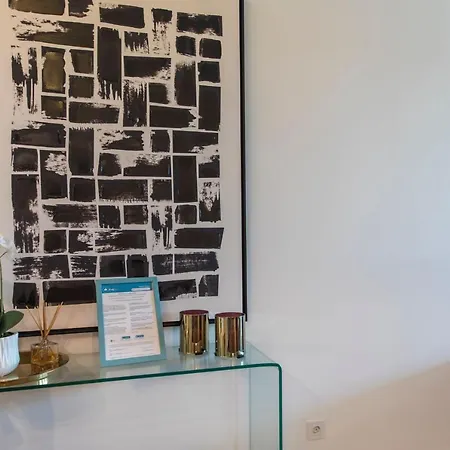 Lejlighed Modern And Colourful Flat In Graca By Lovelystay