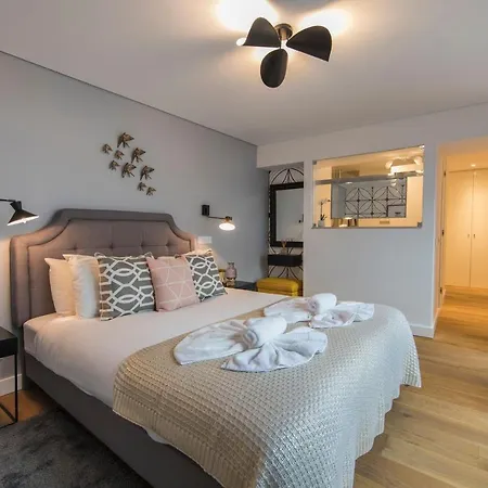 Lovelystay - Modern&colourful Flat In The Heart Of Graça Lisboa