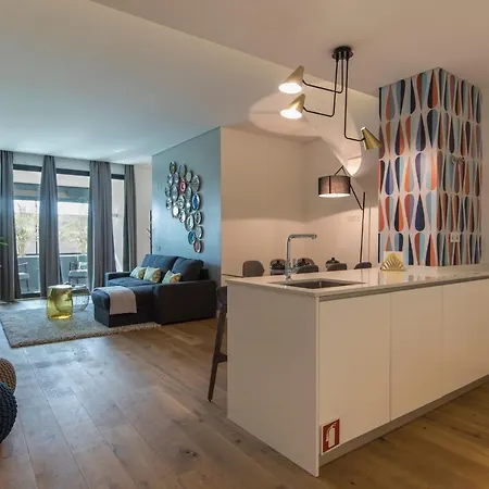 Modern And Colourful Flat In Graca By Lovelystay 리스본