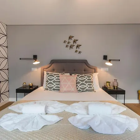 아파트 Modern And Colourful Flat In Graca By Lovelystay *