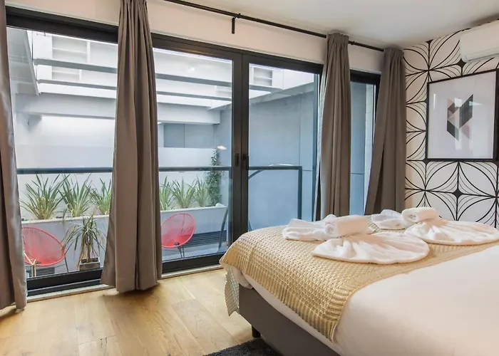 Apartment Modern And Colourful Flat In Graca By Lovelystay