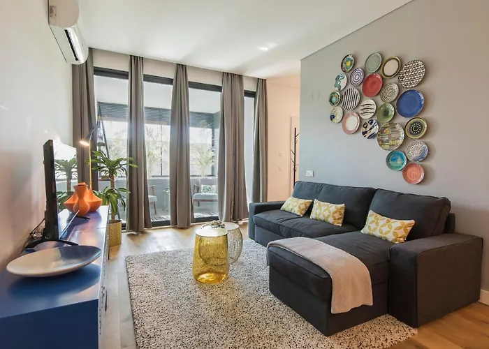 Modern And Colourful Flat In Graca By Lovelystay Apartment
