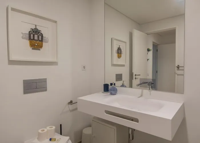 Apartment Modern And Colourful Flat In Graca By Lovelystay