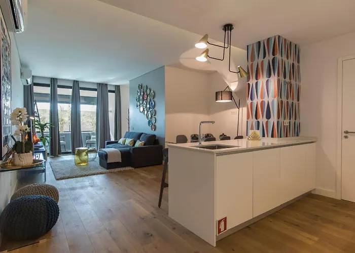 Modern And Colourful Flat In Graca By Lovelystay Lisbon