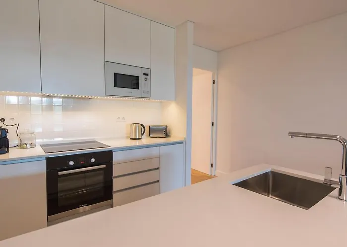 Modern And Colourful Flat In Graca By Lovelystay Apartment *