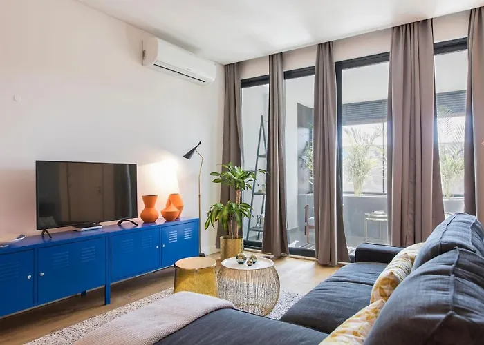 Apartment Modern And Colourful Flat In Graca By Lovelystay *