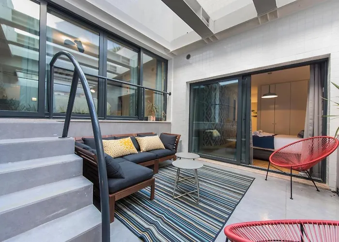 Modern And Colourful Flat In Graca By Lovelystay *