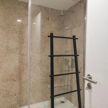 Lovelystay - Modern&colourful Flat In The Heart Of Graça