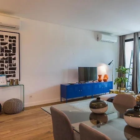 Lovelystay - Modern&colourful Flat In The Heart Of Graça * Lisboa