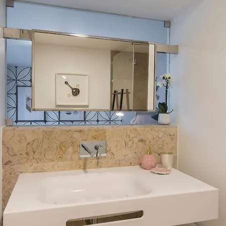 Lovelystay - Modern And Colourful Flat In The Heart Of Graca Lizbona