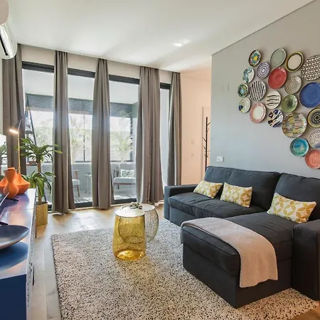 Lovelystay - Modern&colourful Flat In The Heart Of Graça Appartement
