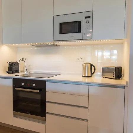 Lovelystay - Modern&colourful Flat In The Heart Of Graça