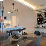 Modern And Colourful Flat In Graca By Lovelystay *