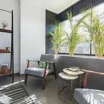 Lejlighed Modern And Colourful Flat In Graca By Lovelystay *