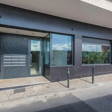 Lovelystay - Modern&colourful Flat In The Heart Of Graça