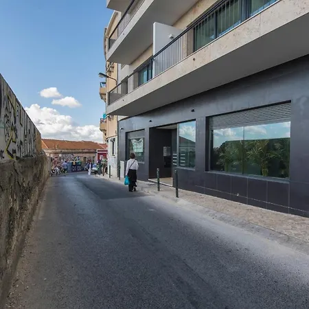 Lovelystay - Modern&colourful Flat In The Heart Of Graça
