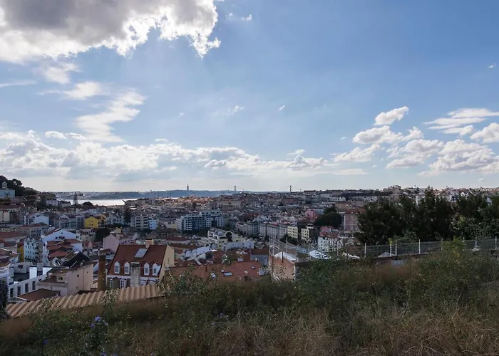 Lovelystay - Modern&colourful Flat In The Heart Of Graça Apartamento Lisboa